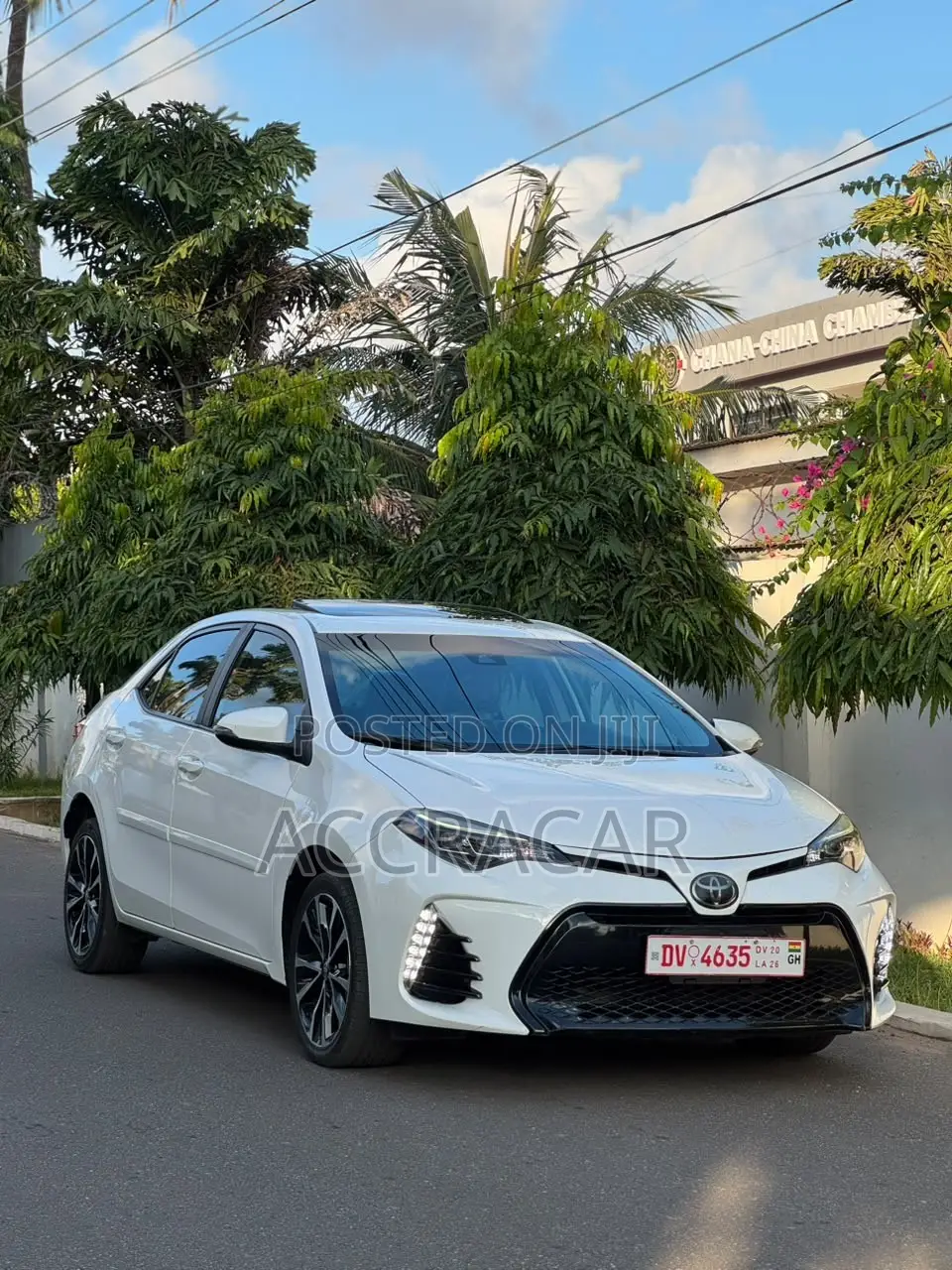 Toyota Corolla SE (1.8L 4cyl 2A) 2018 White