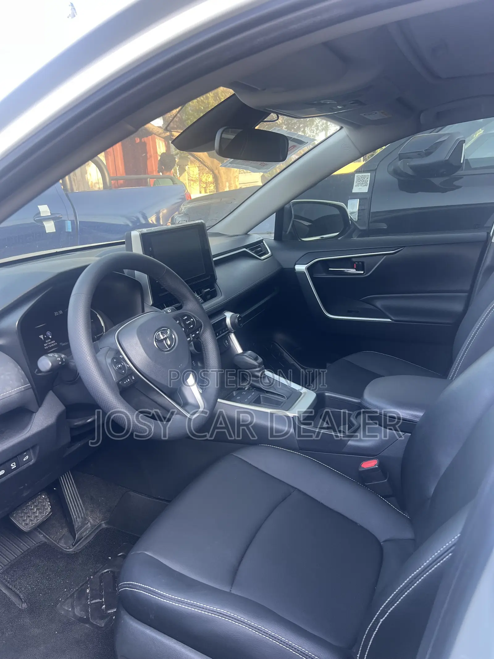 Toyota RAV4 LE FWD 2020 White