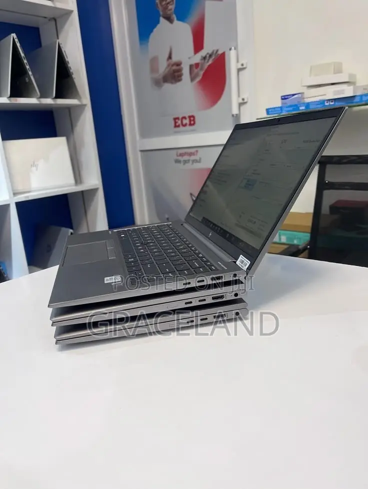 Laptop HP ZBook Firefly 14 G7 32GB Intel Core i7 SSD 512GB