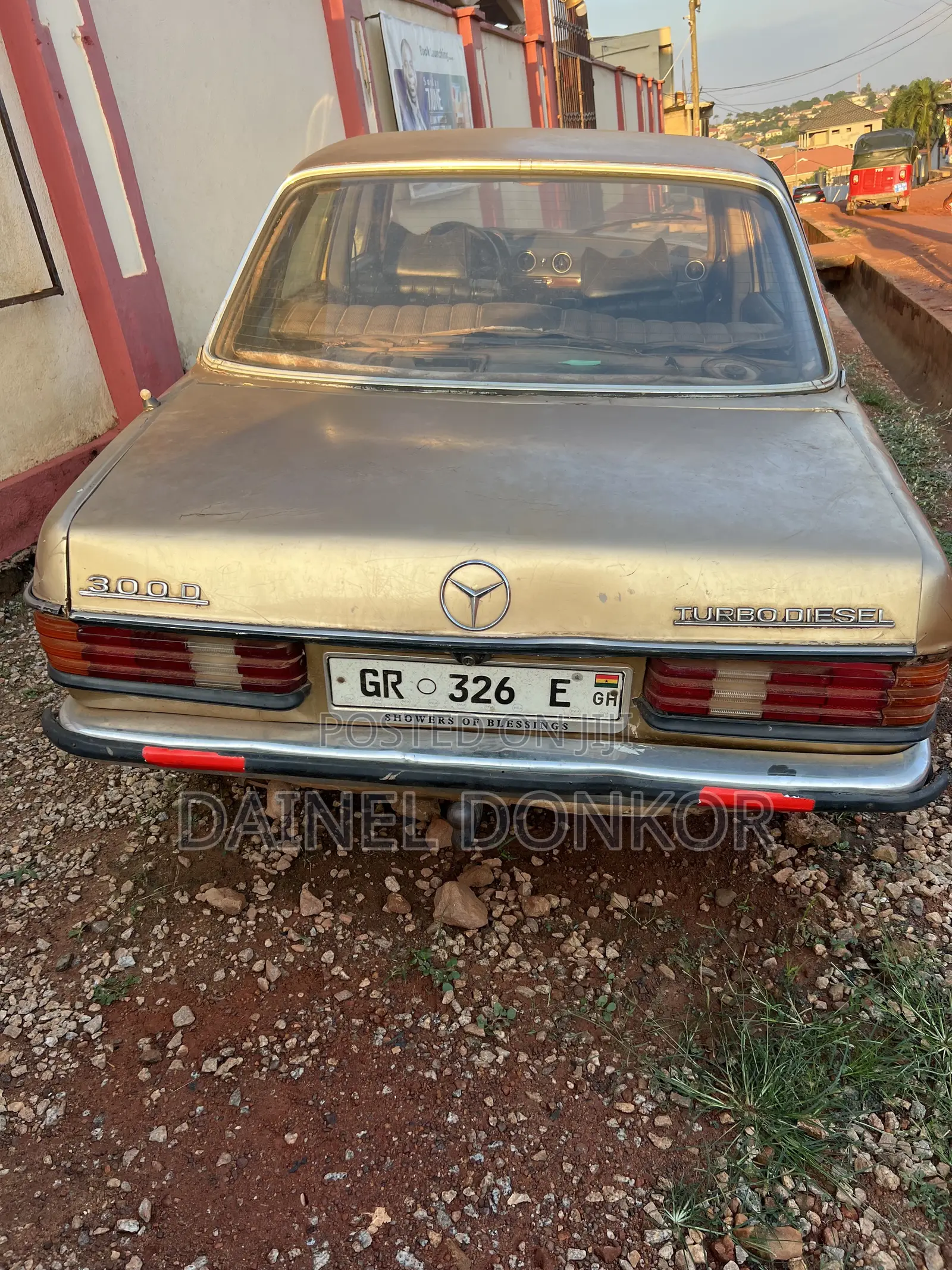 Mercedes-Benz 300D 1985 Gold