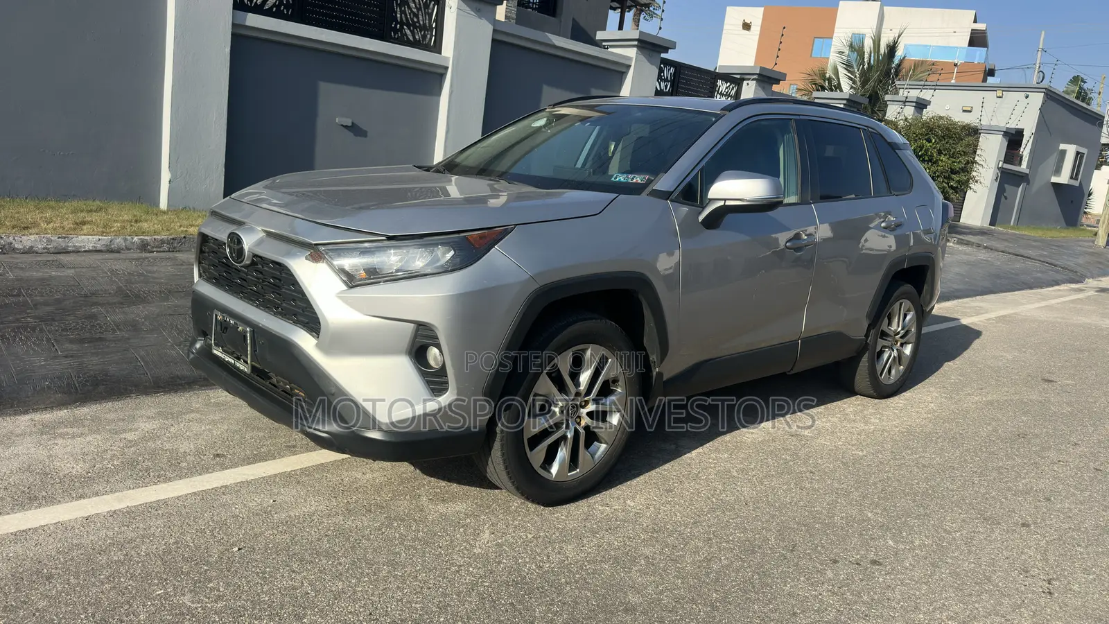 Toyota RAV4 XLE 2021 Silver