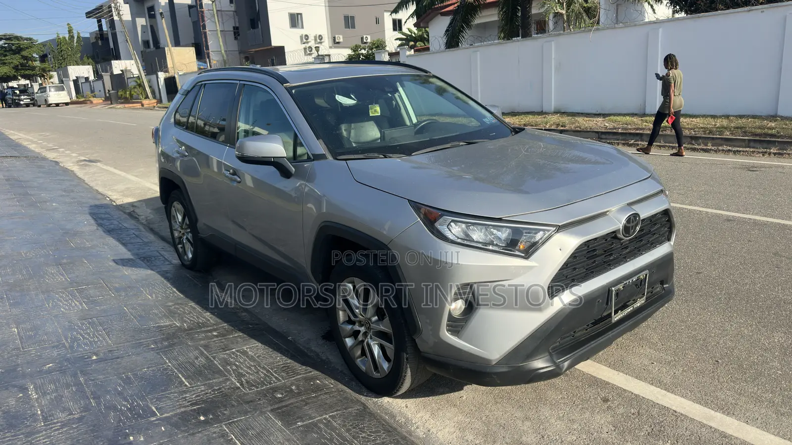 Toyota RAV4 XLE 2021 Silver
