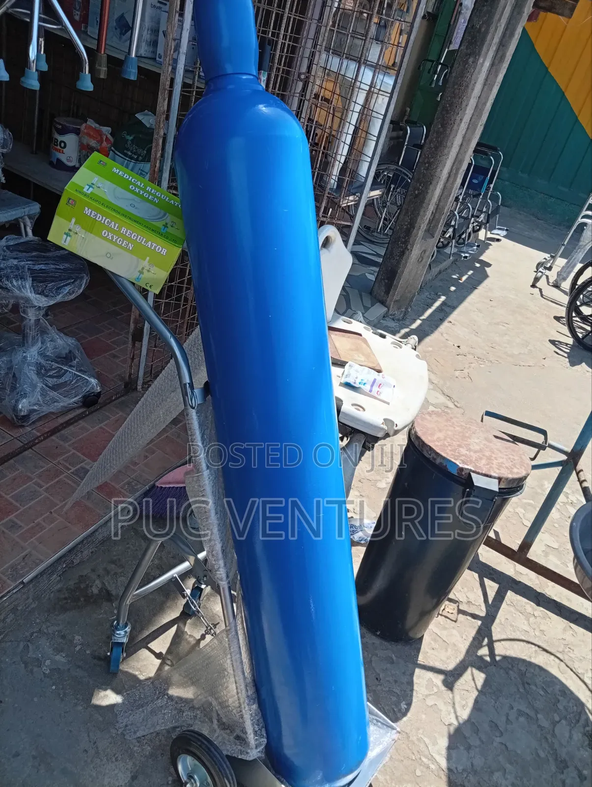 Oxygen Cylinder With Flowmeter and Trolley (40L)