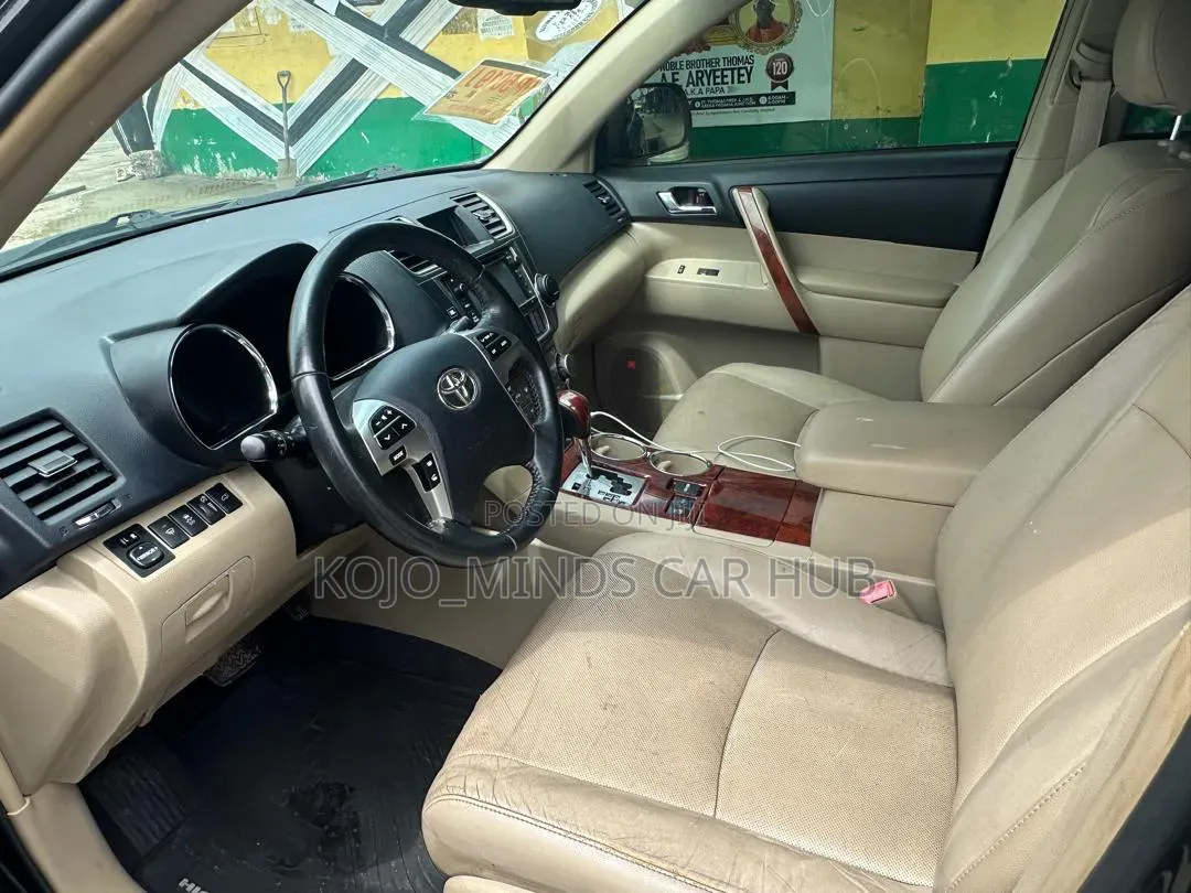 Toyota Highlander 3.5L 2WD 2013 Black