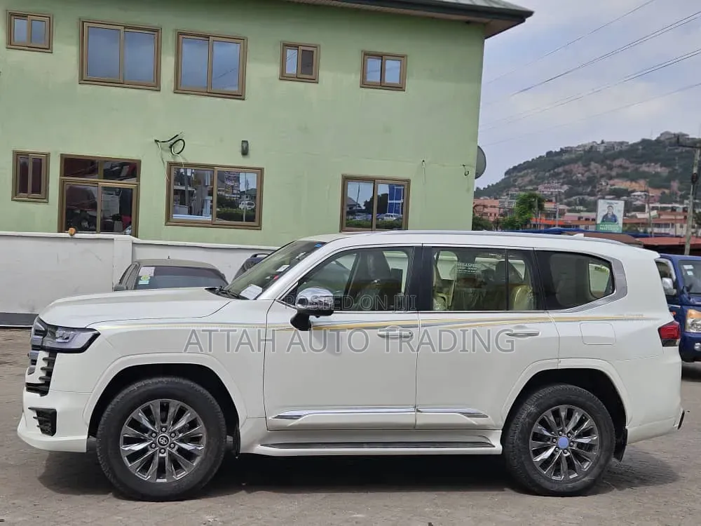 Toyota Land Cruiser 2022 White