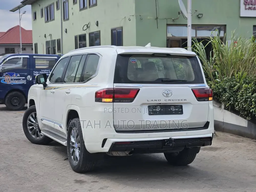 Toyota Land Cruiser 2022 White