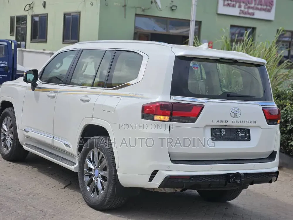 Toyota Land Cruiser 2022 White