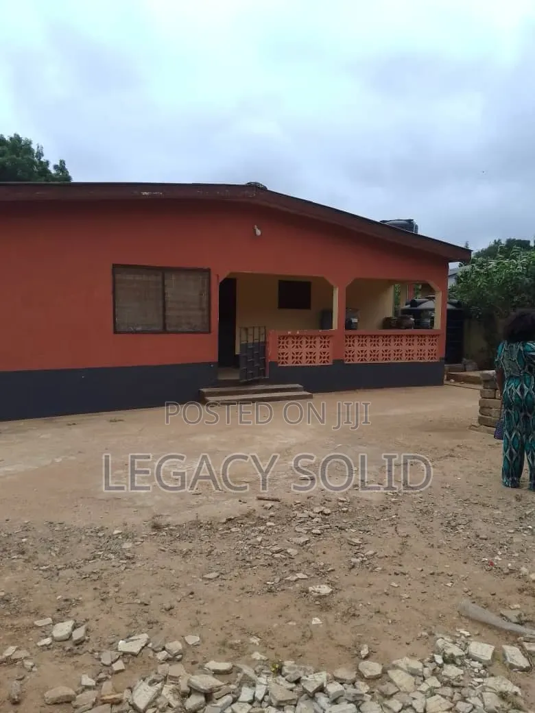 5bdrm House in Legacy Solid Real, New Town for sale