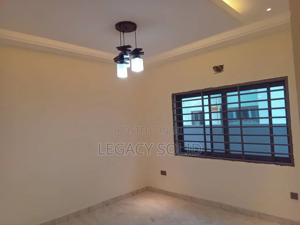4bdrm Duplex in Legacy Solid Real, New Town for rent