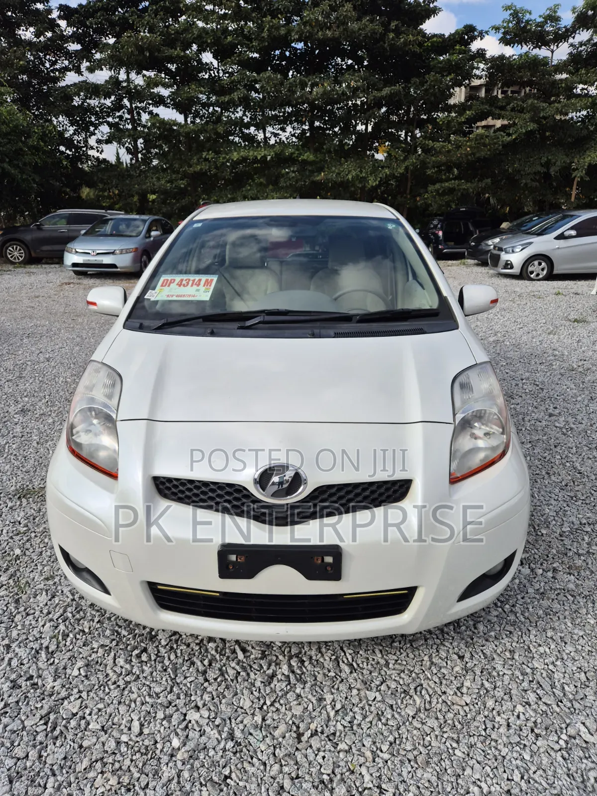 Toyota Vitz 2010 White