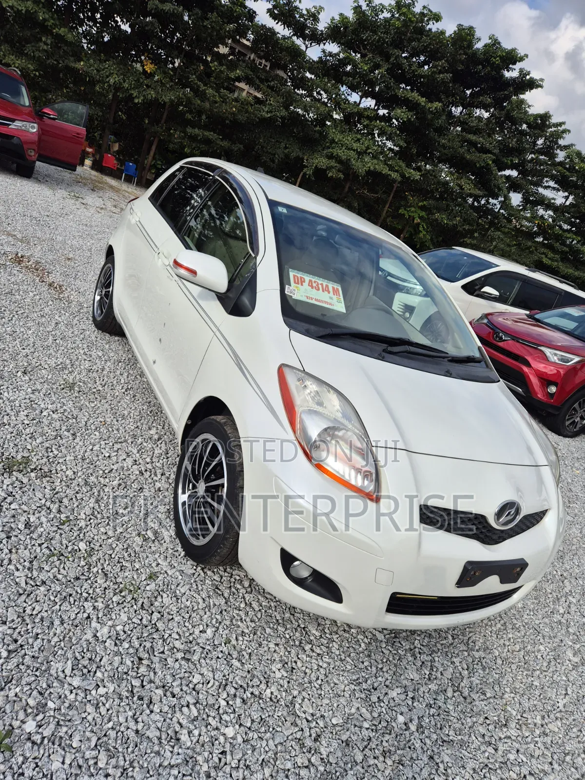 Toyota Vitz 2010 White