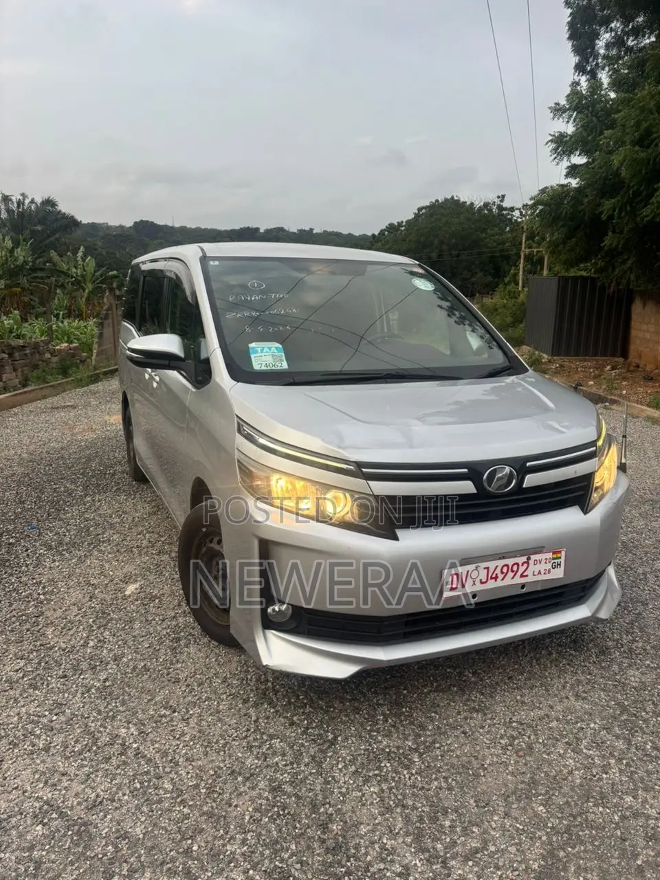 Toyota Voxy V 4WD 7-Seater 2015 Silver