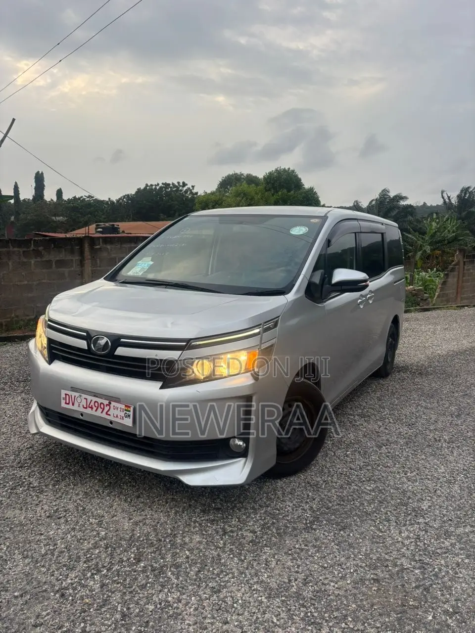Toyota Voxy V 4WD 7-Seater 2015 Silver
