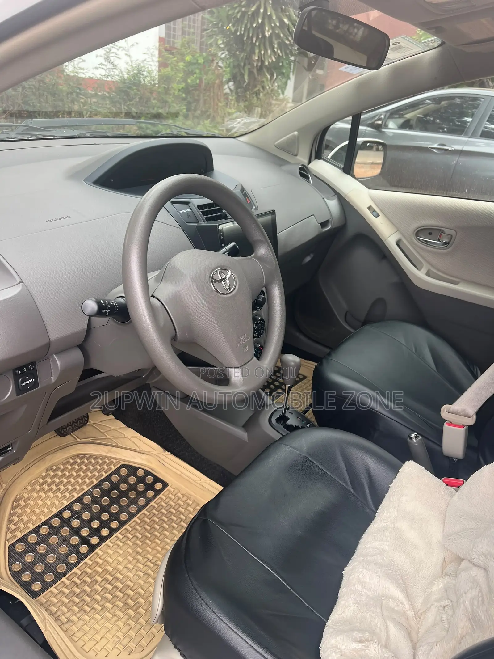 Toyota Vitz 2012 White