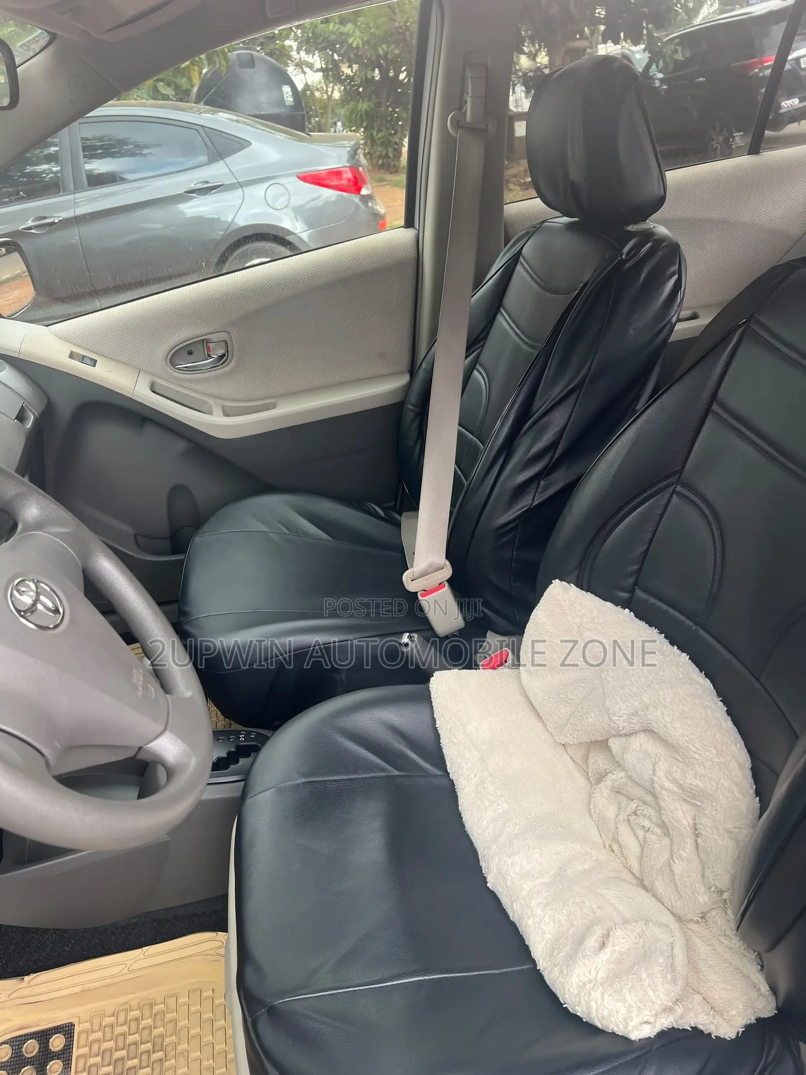 Toyota Vitz 2012 White