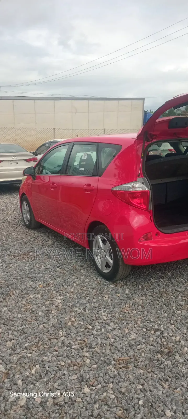 Toyota Verso 2011 Red