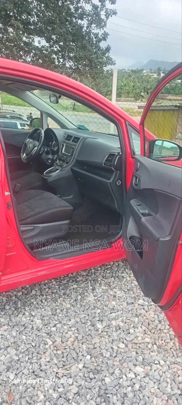 Toyota Verso 2011 Red