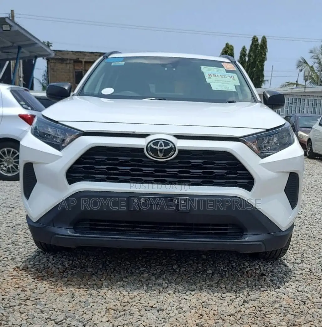 Toyota RAV4 LE AWD 2020 White