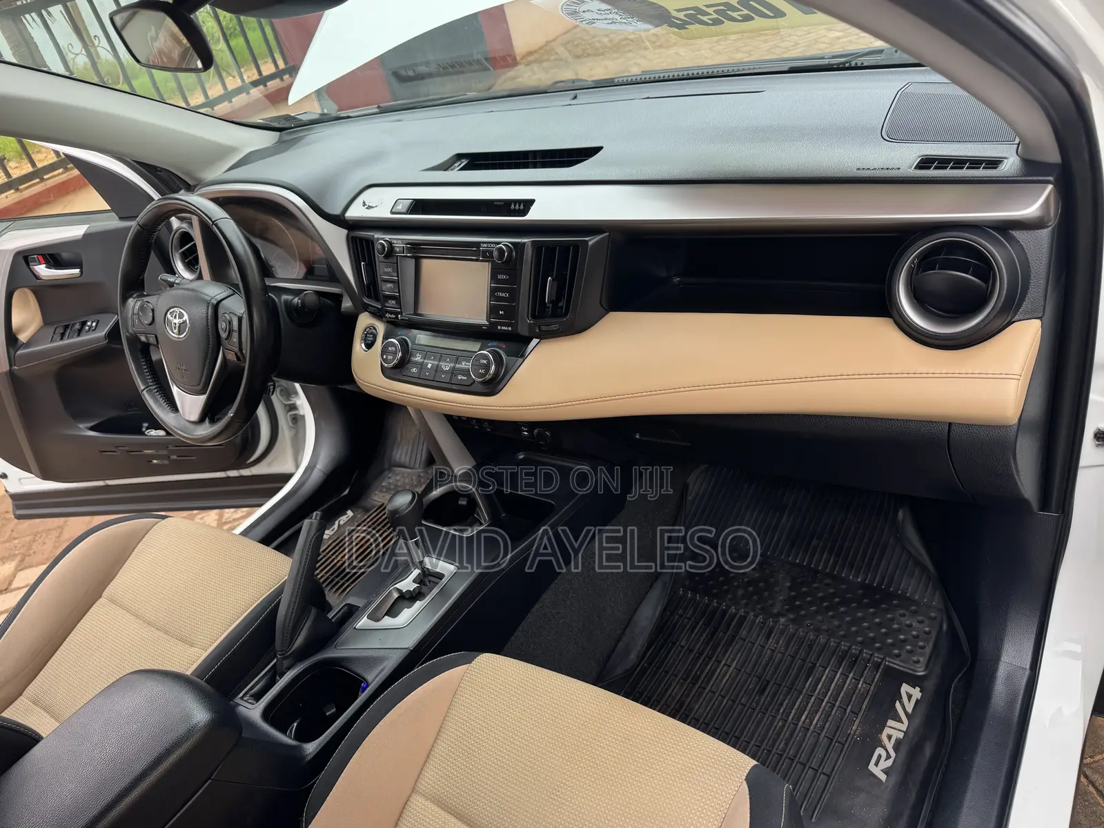 Toyota RAV4 XLE 4dr SUV AWD (2.5L 4cyl 6A) 2018 White