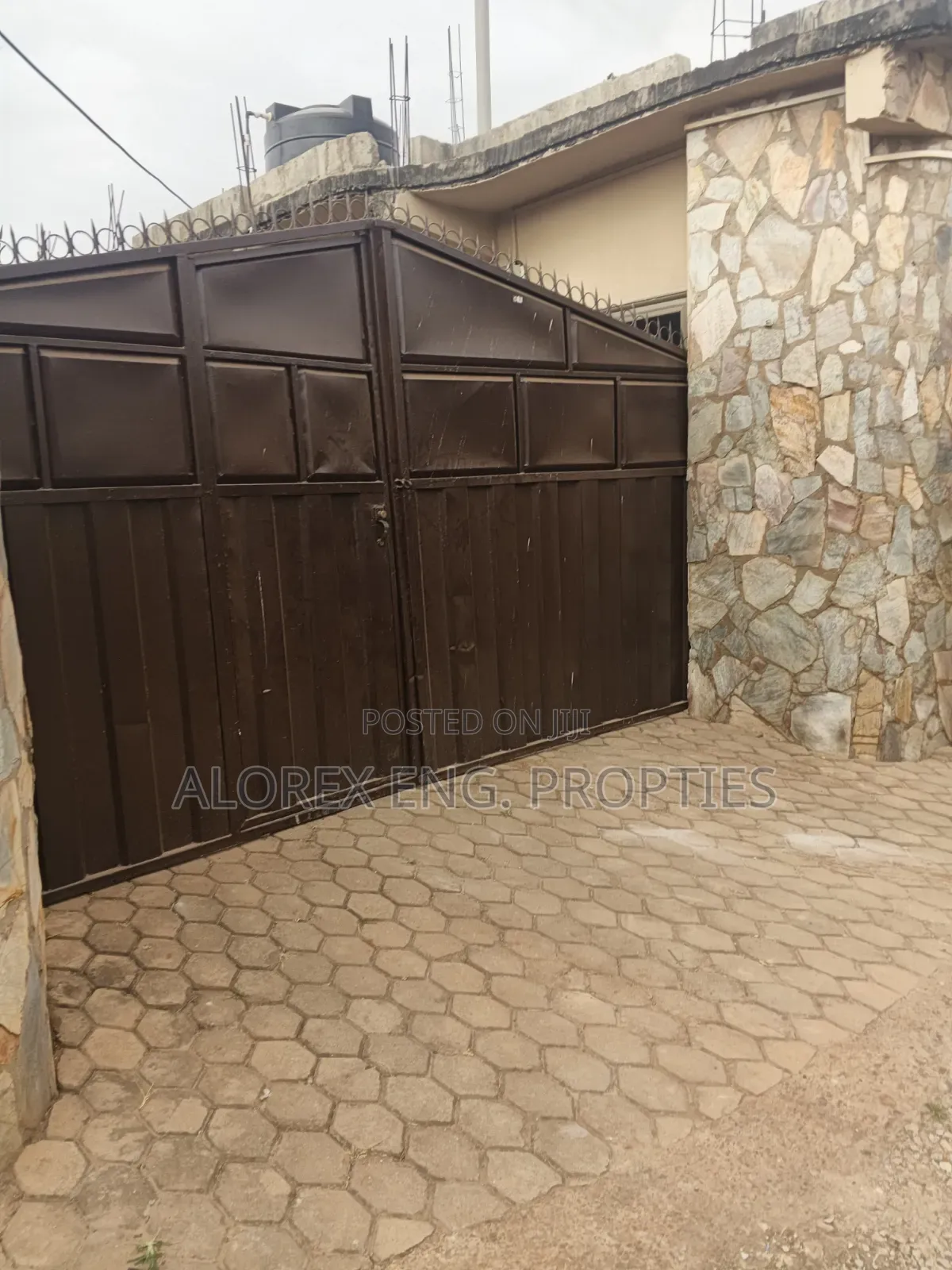 2bdrm Apartment in Adenta, Ashieyie, Frafraha for rent