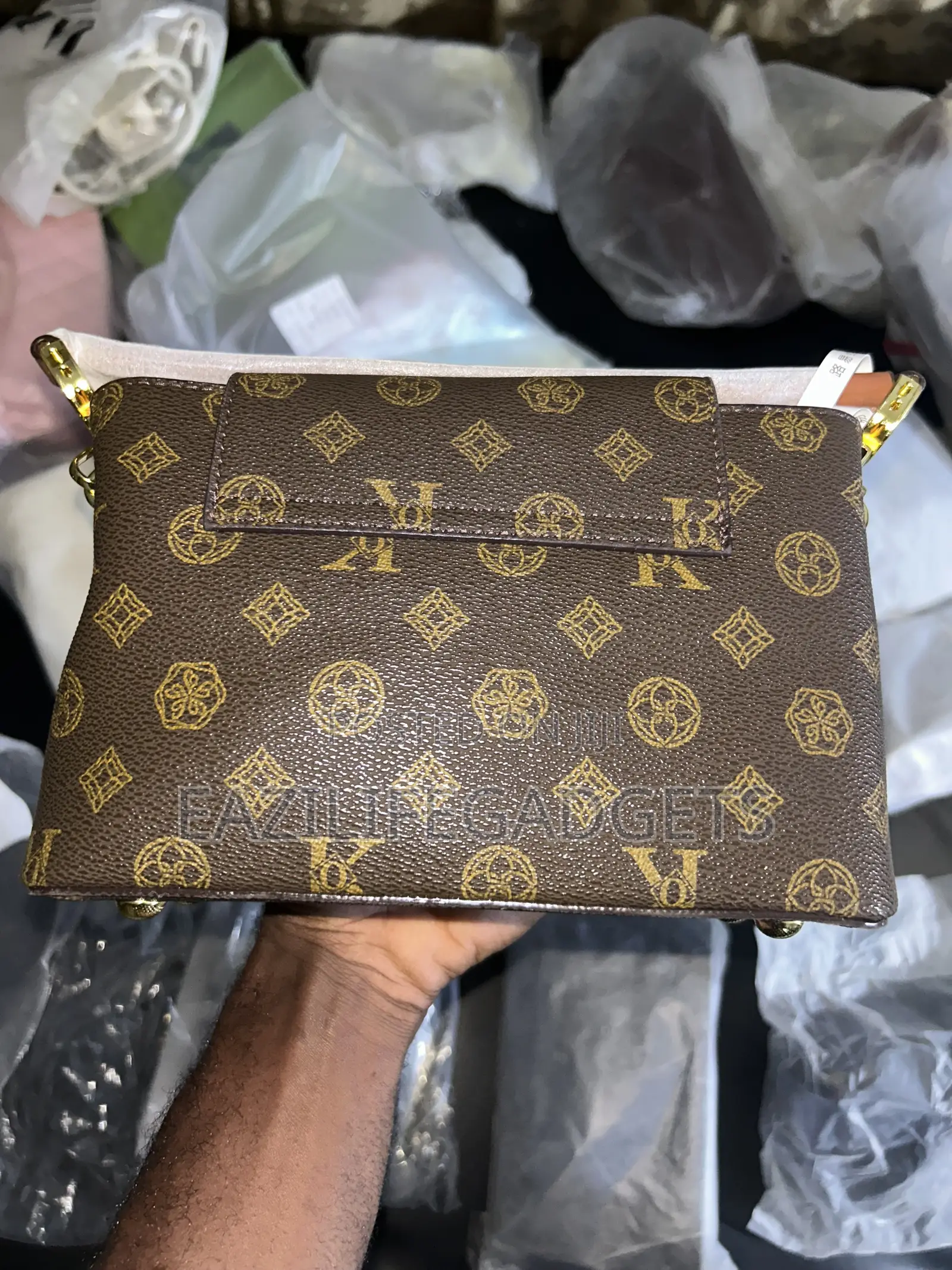 Brown v Monogram Shoulder Bag