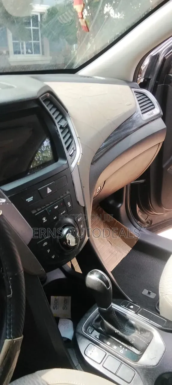Hyundai Santa Fe GLS 4dr SUV AWD (3.3L 6cyl 6A) 2014 Black