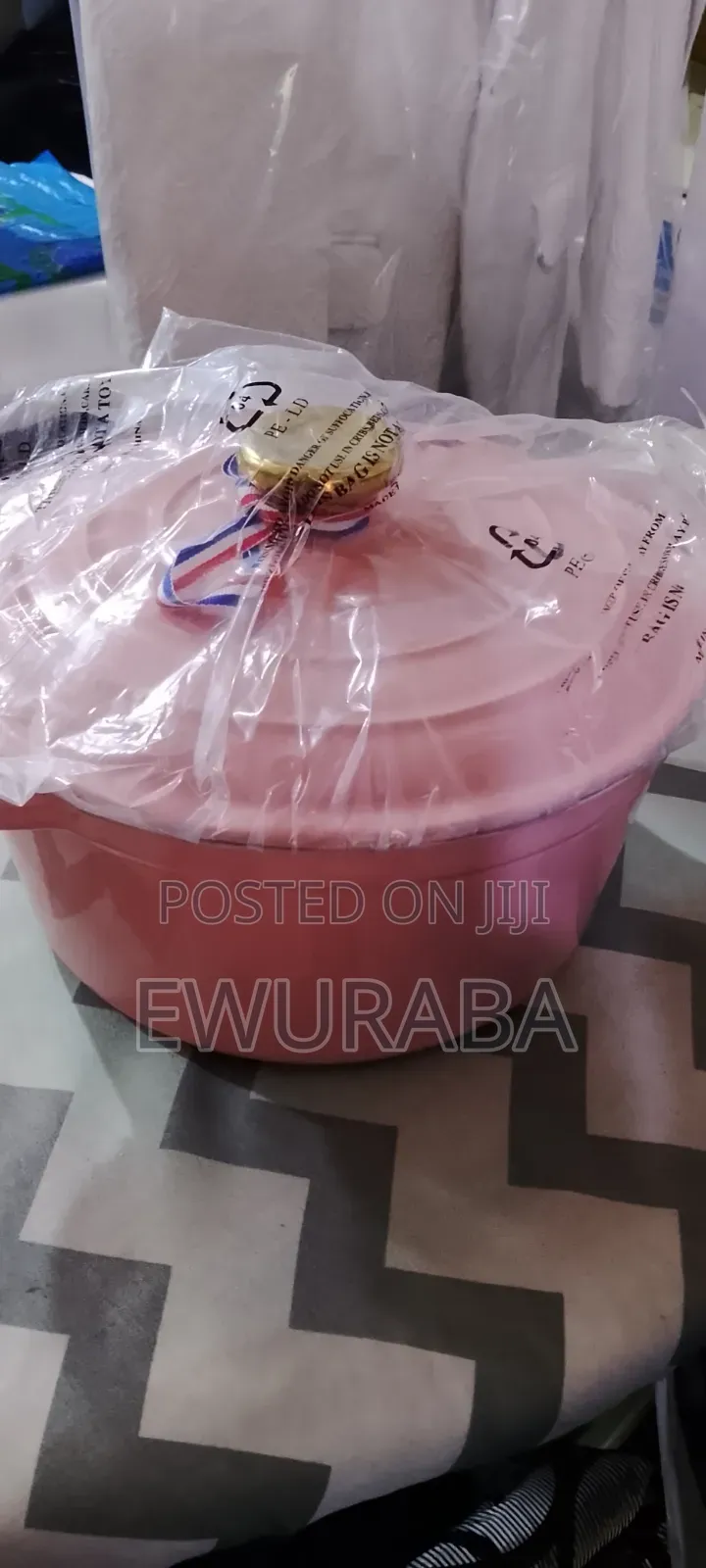 Single Oven Safe Cast Iron Pot