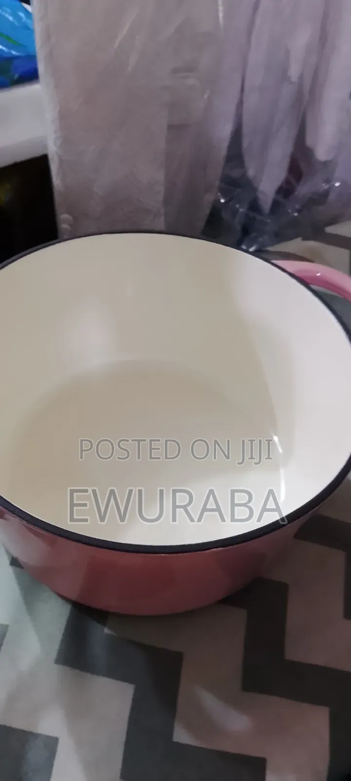 Single Oven Safe Cast Iron Pot