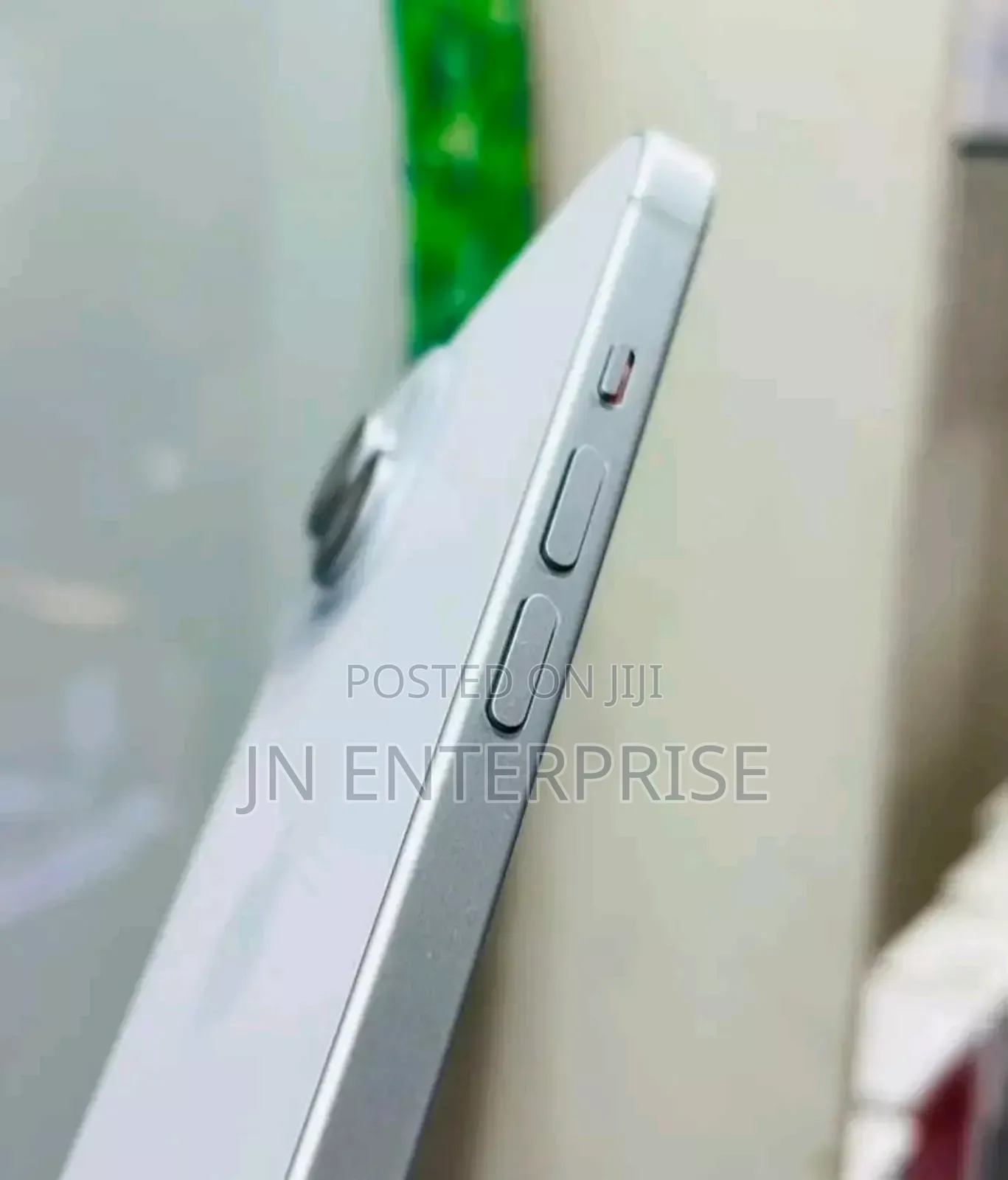 New Apple iPhone 15 128 GB Silver