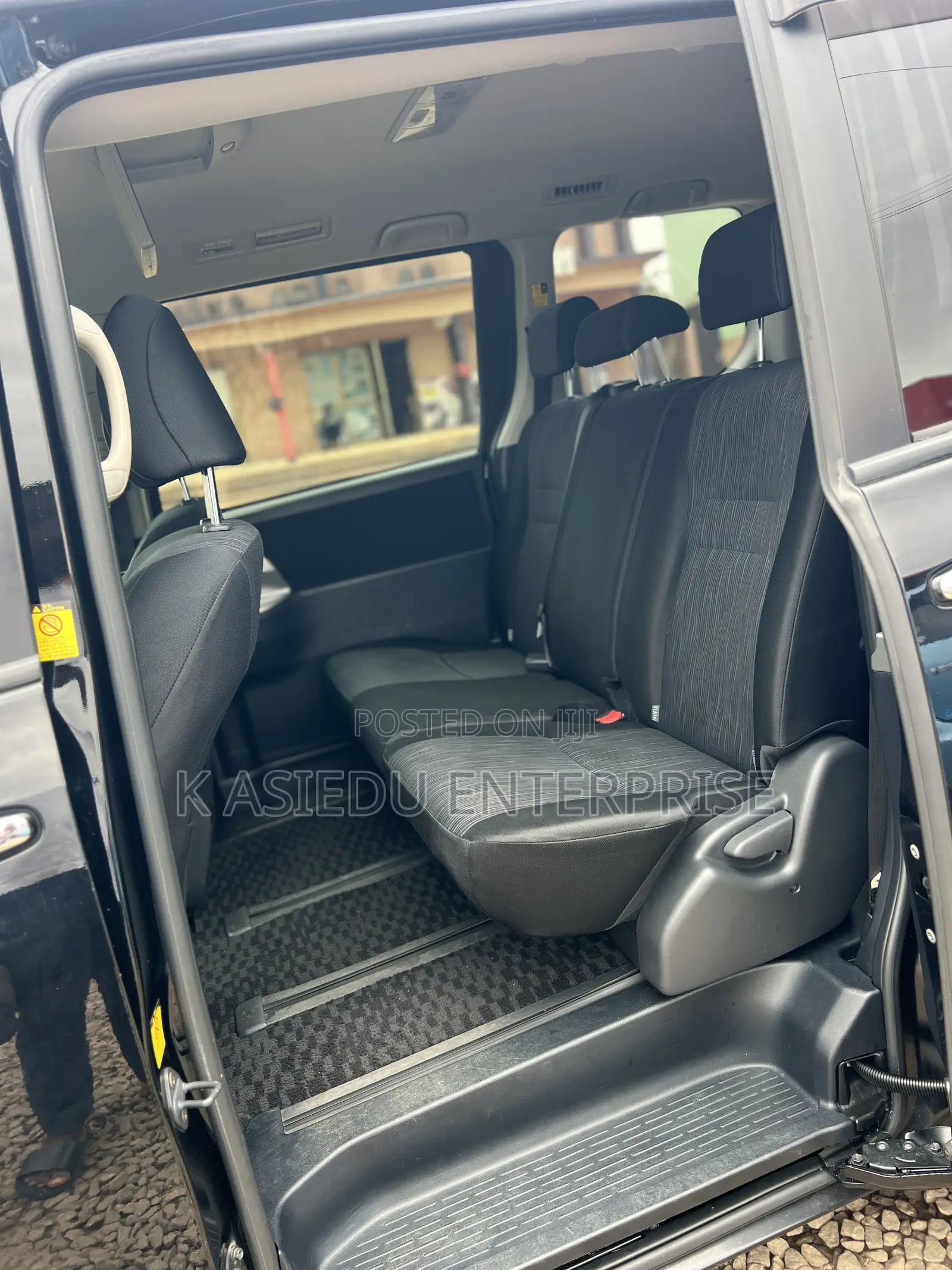 Toyota Voxy V 4WD 8-Seater 2012 Black
