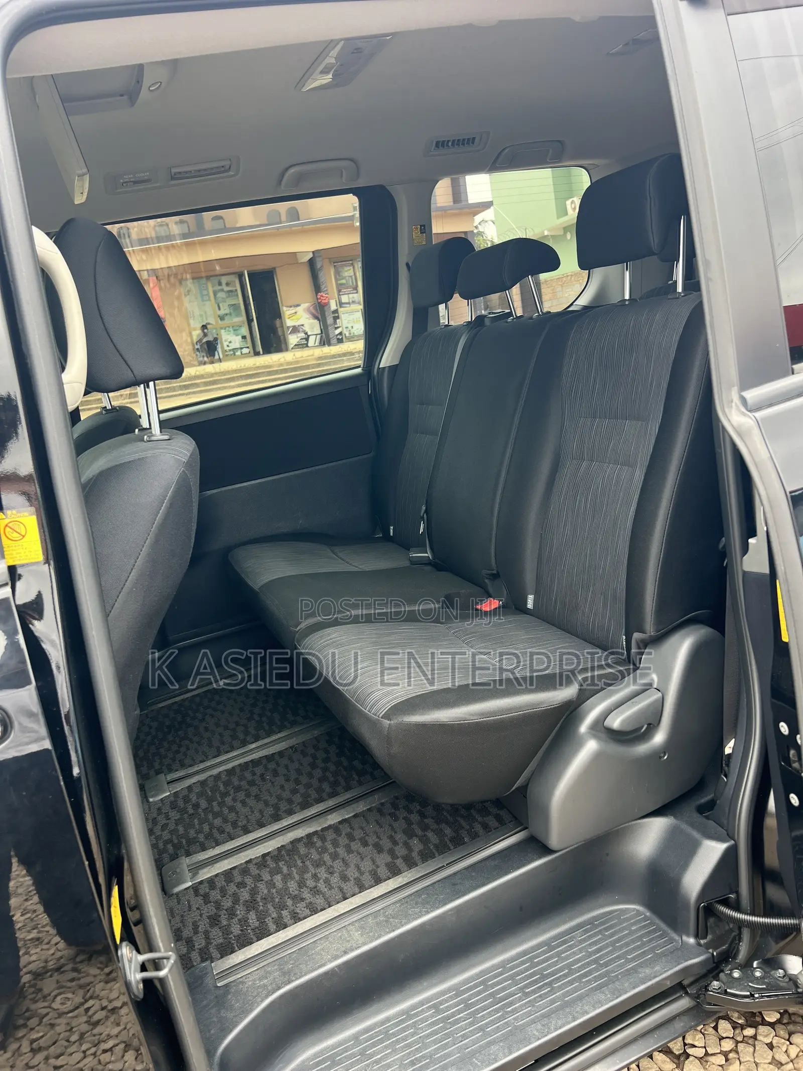 Toyota Voxy V 4WD 8-Seater 2012 Black