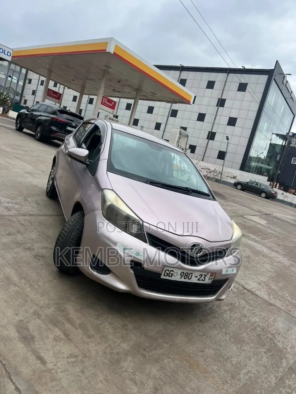 Toyota Vitz 2013 Silver