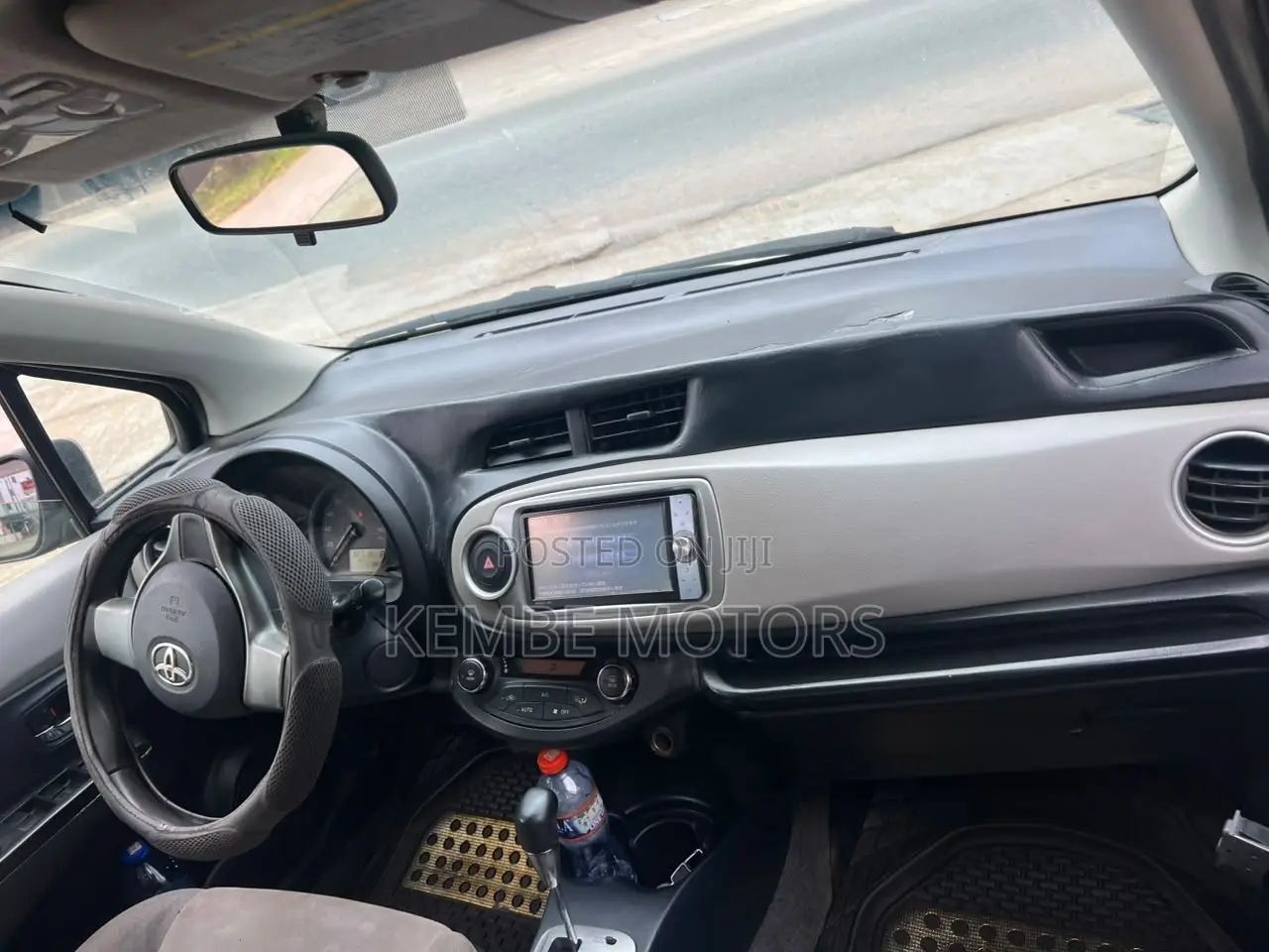 Toyota Vitz 2013 Silver