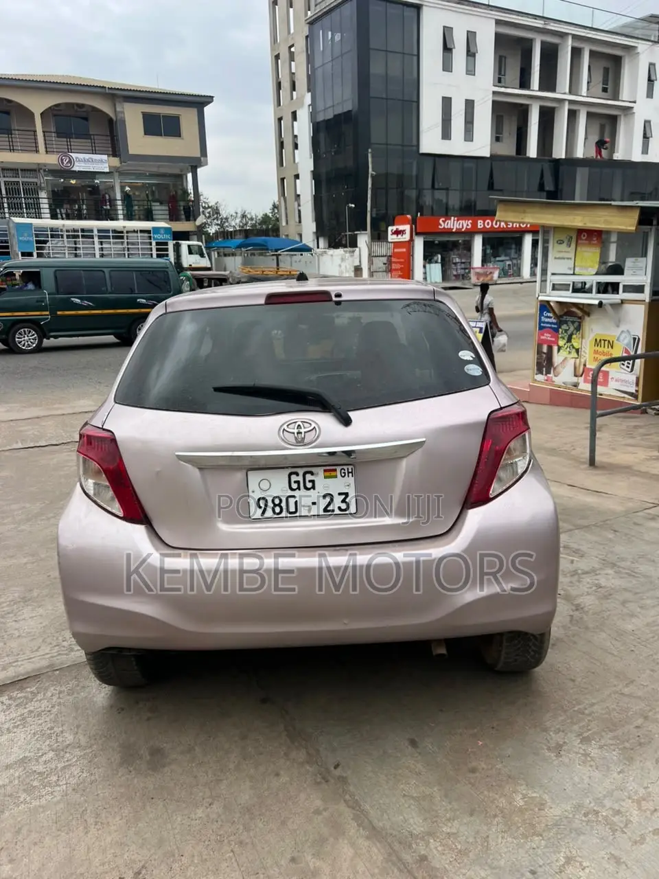 Toyota Vitz 2013 Silver