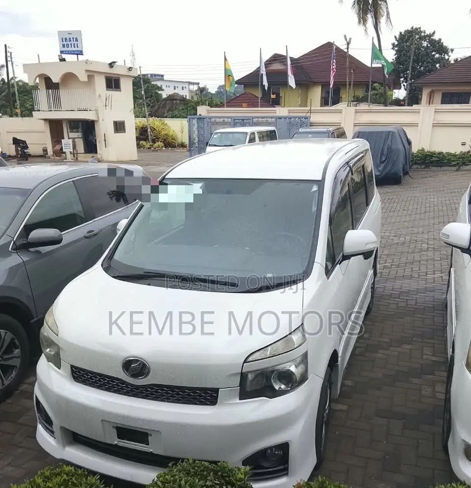 Toyota Voxy 2012 White