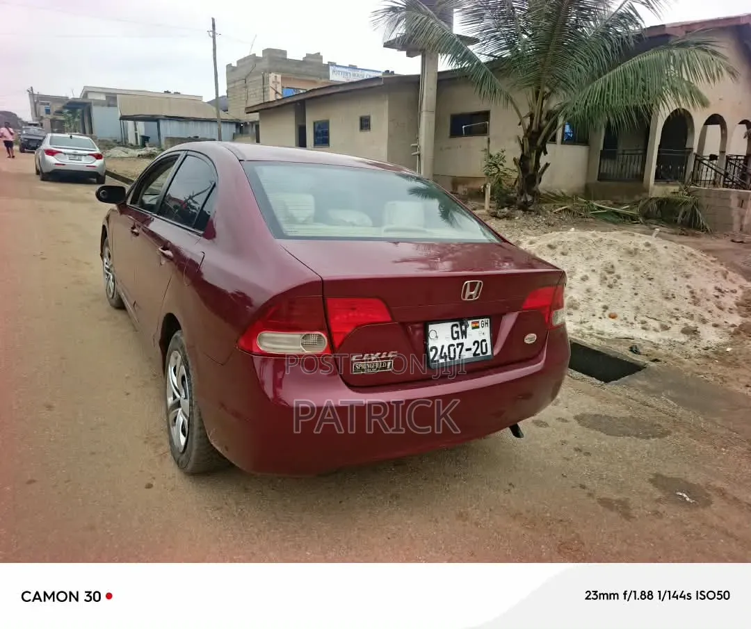 Honda Civic 1.8 5 Door Automatic 2010 Red