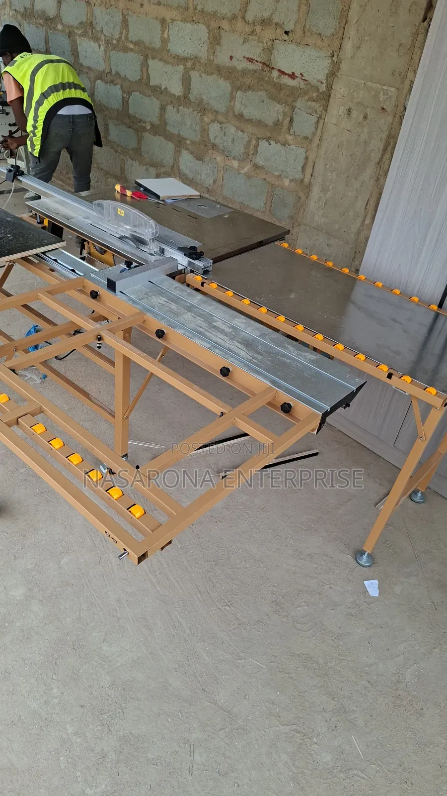 Wood Cutting Machine