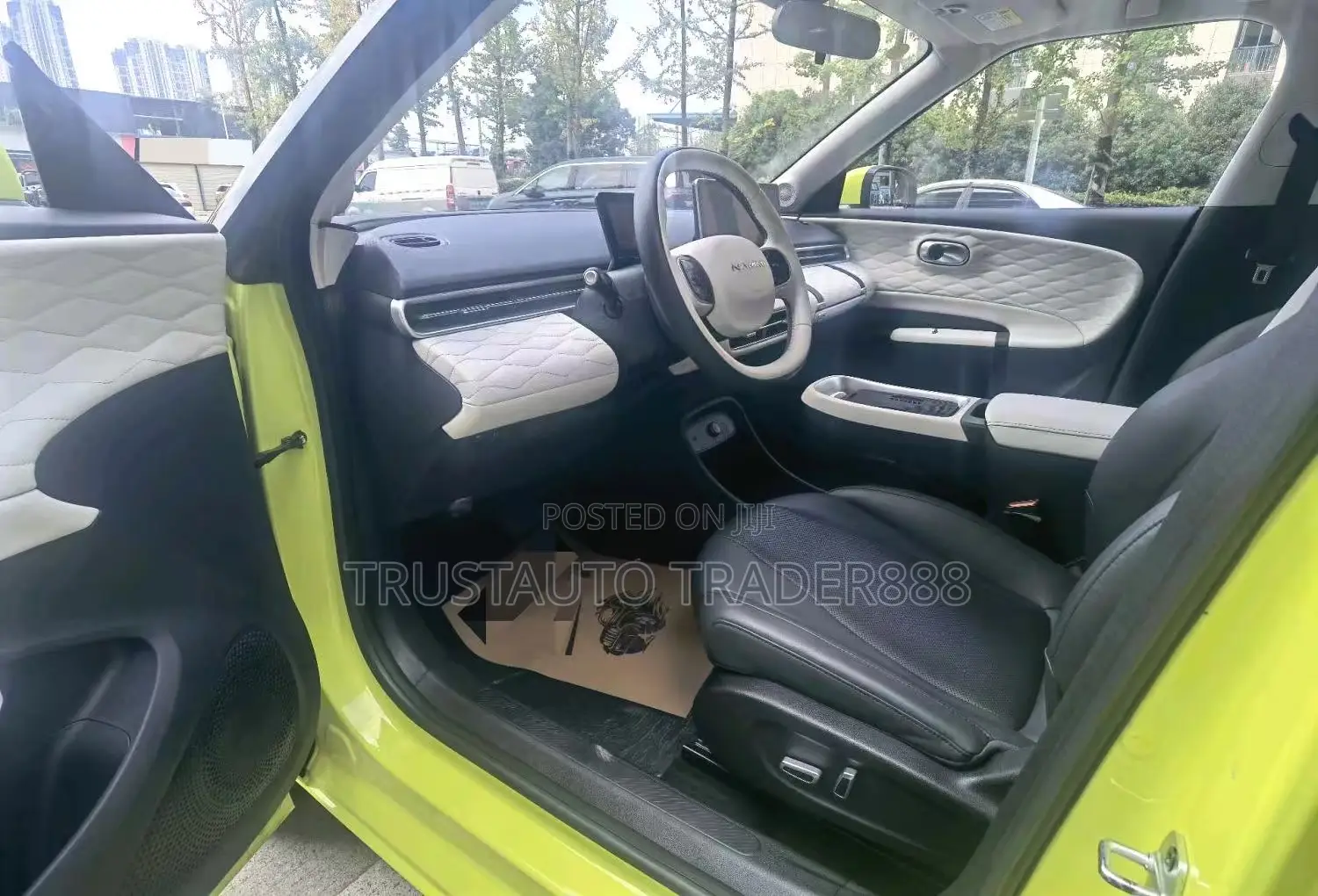 Dongfeng Nammi 01 42.3 kWh 430 Max 2024 Yellow