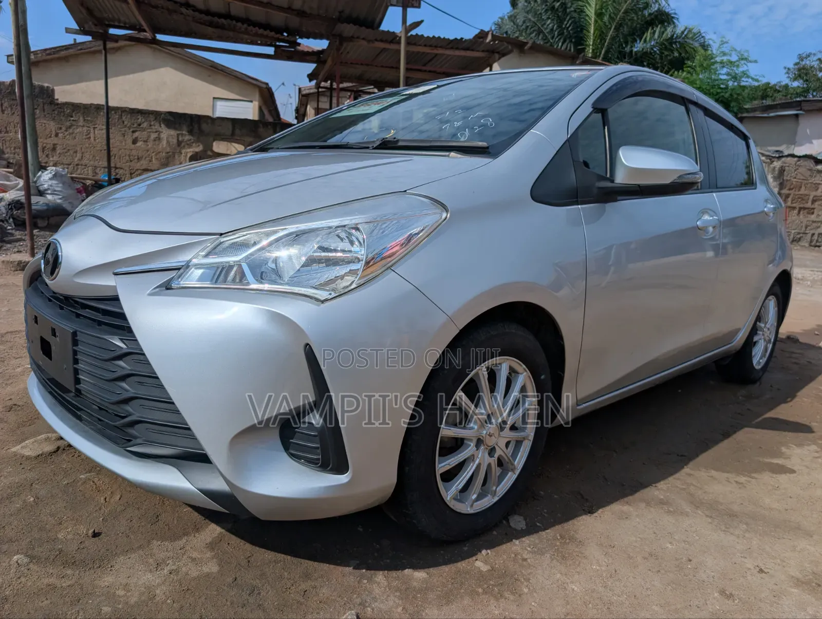 Toyota Vitz 2018 Silver