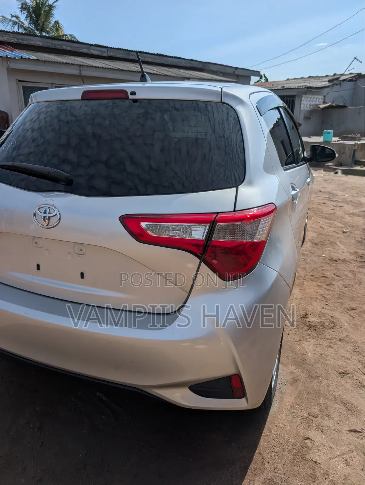Toyota Vitz 2018 Silver