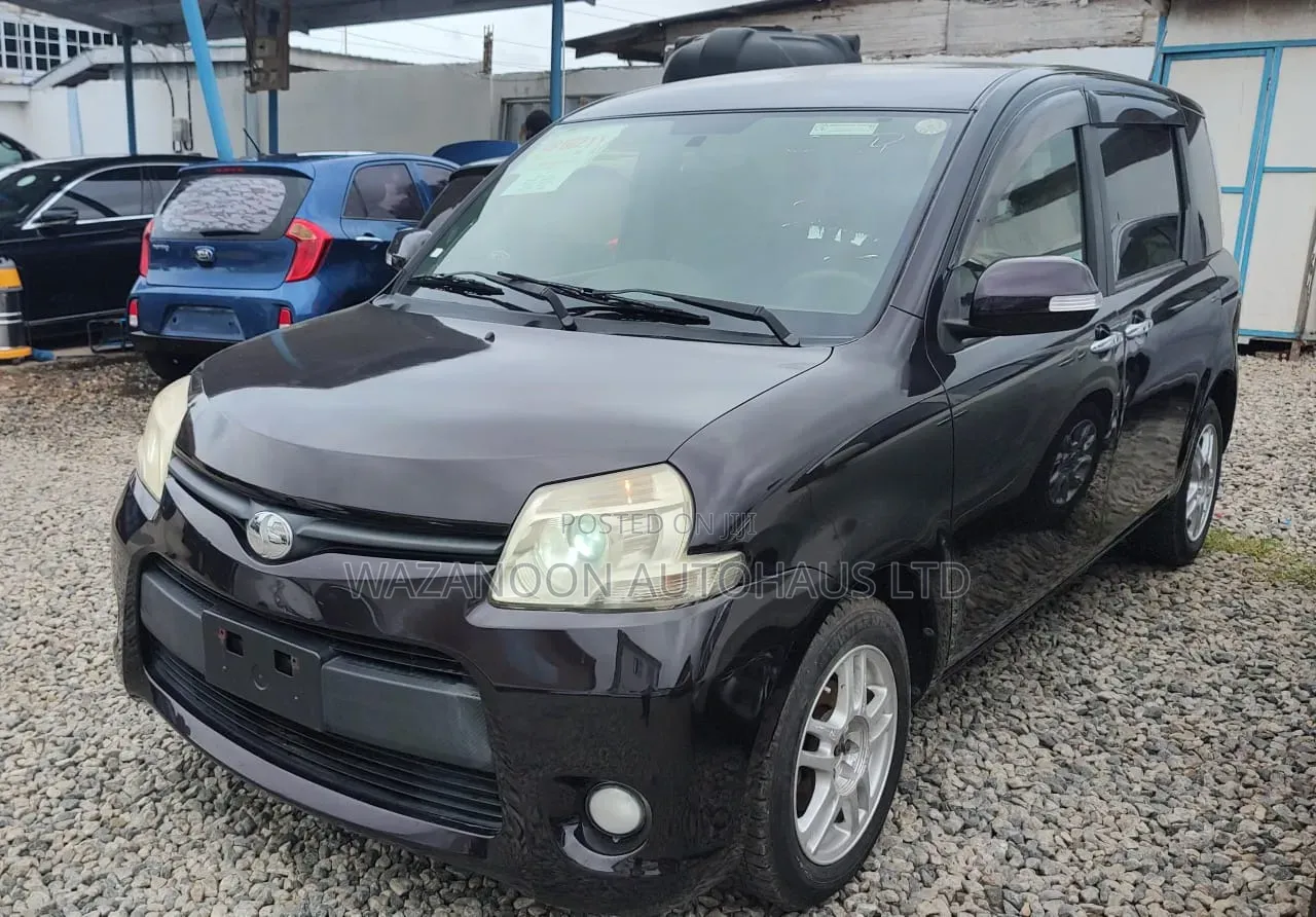 Toyota Sienta 1.5 FWD 2014 Black