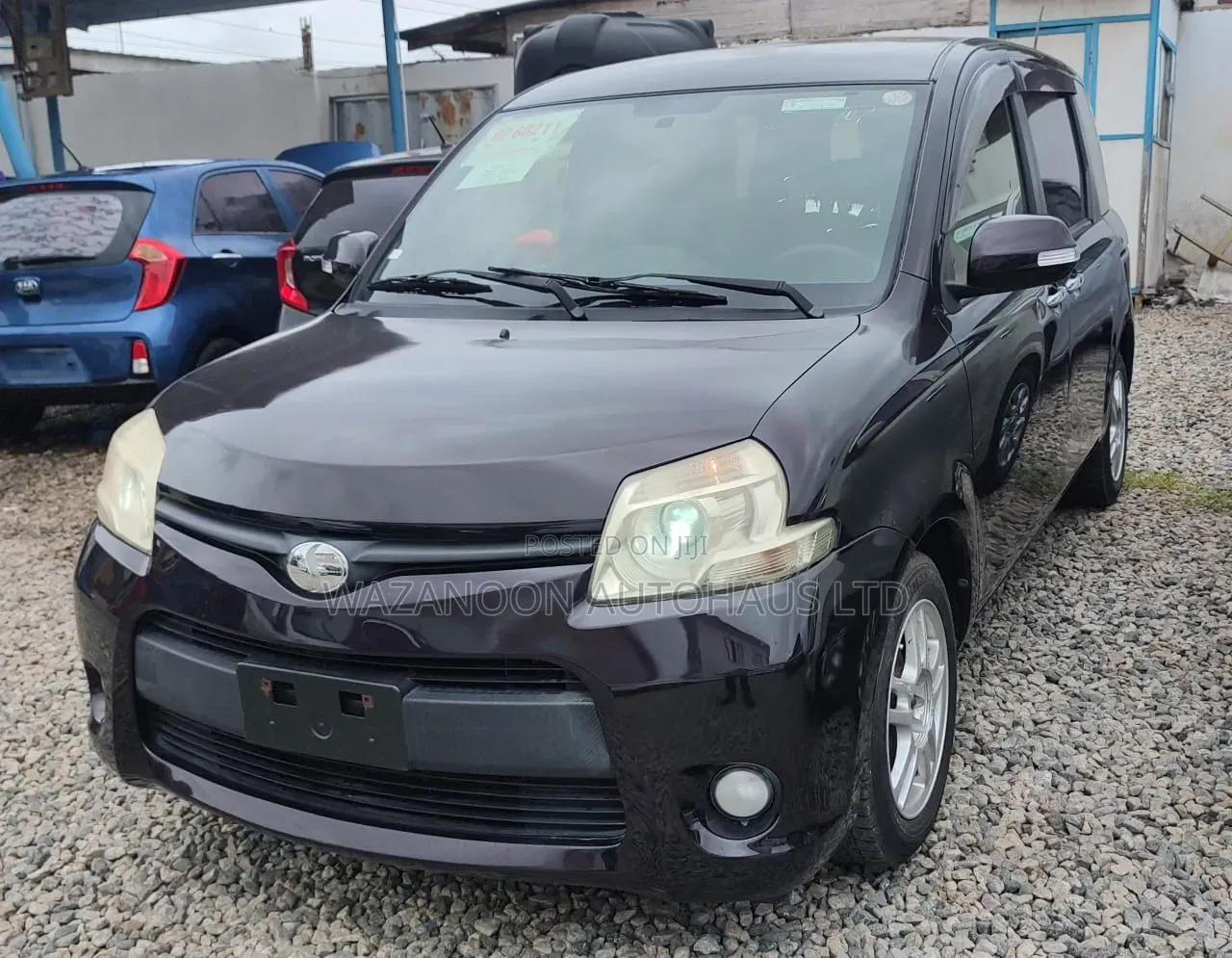 Toyota Sienta 1.5 FWD 2014 Black