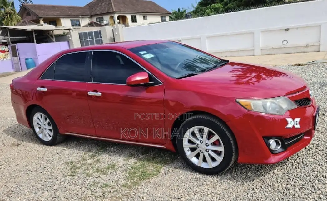 Toyota Camry LE 4dr Sedan (2.5L 4cyl 6A) 2014 Red