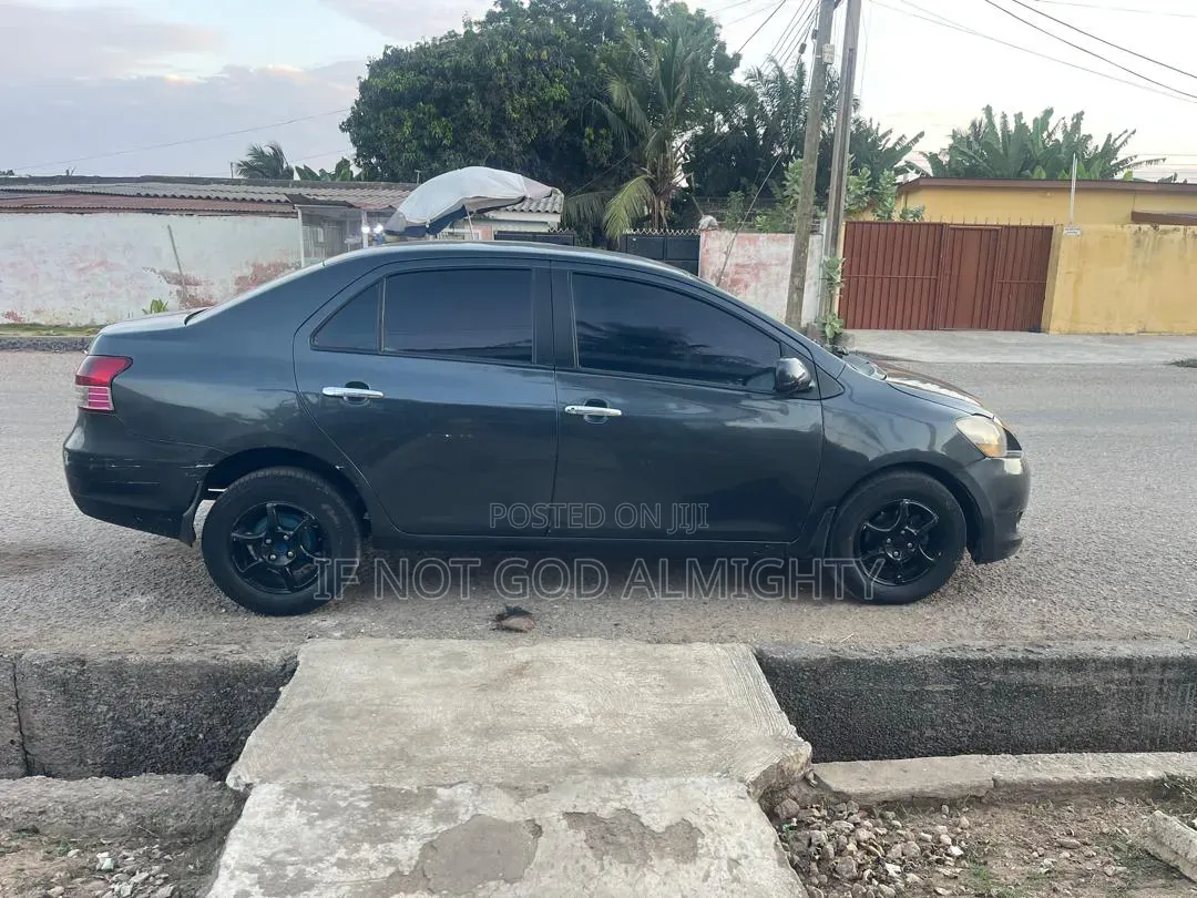 Toyota Yaris 2009 Gray