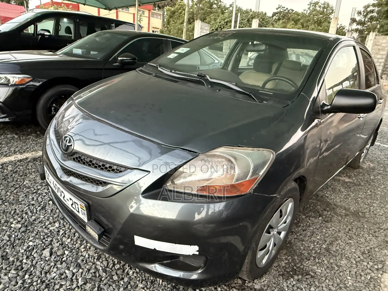 Toyota Yaris Base Sedan 4dr 2010 Gray