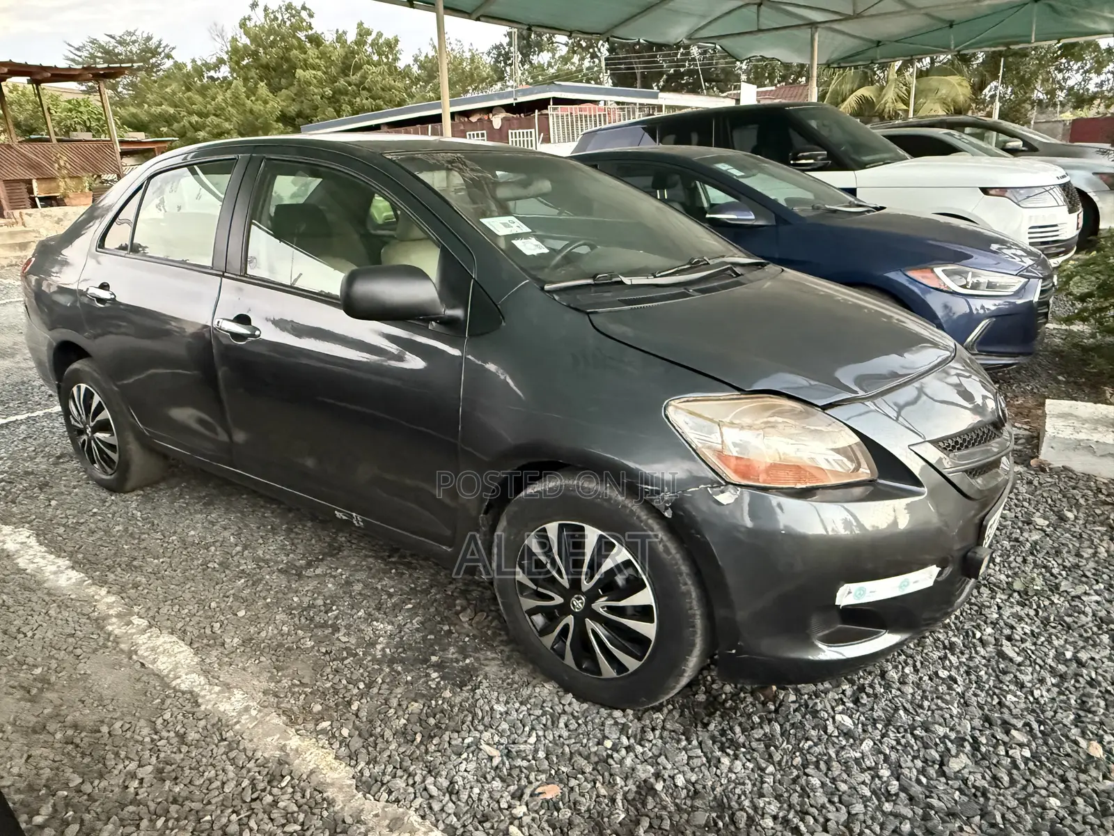 Toyota Yaris Base Sedan 4dr 2010 Gray