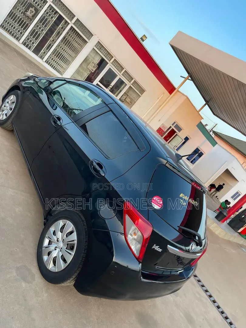 Toyota Vitz 2012 Black