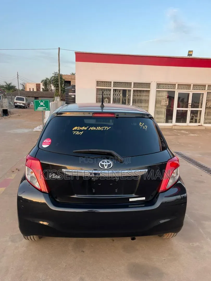 Toyota Vitz 2012 Black
