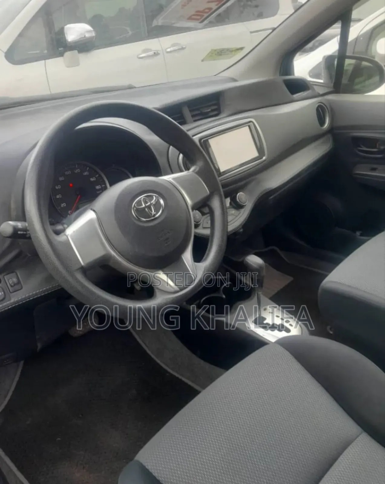 Toyota Vitz 2013 Silver
