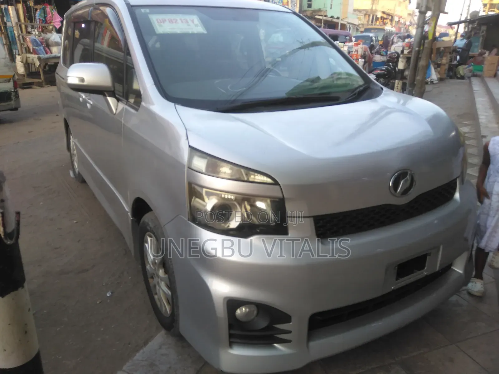 Toyota Voxy V 2WD 8-Seater 2013 Silver